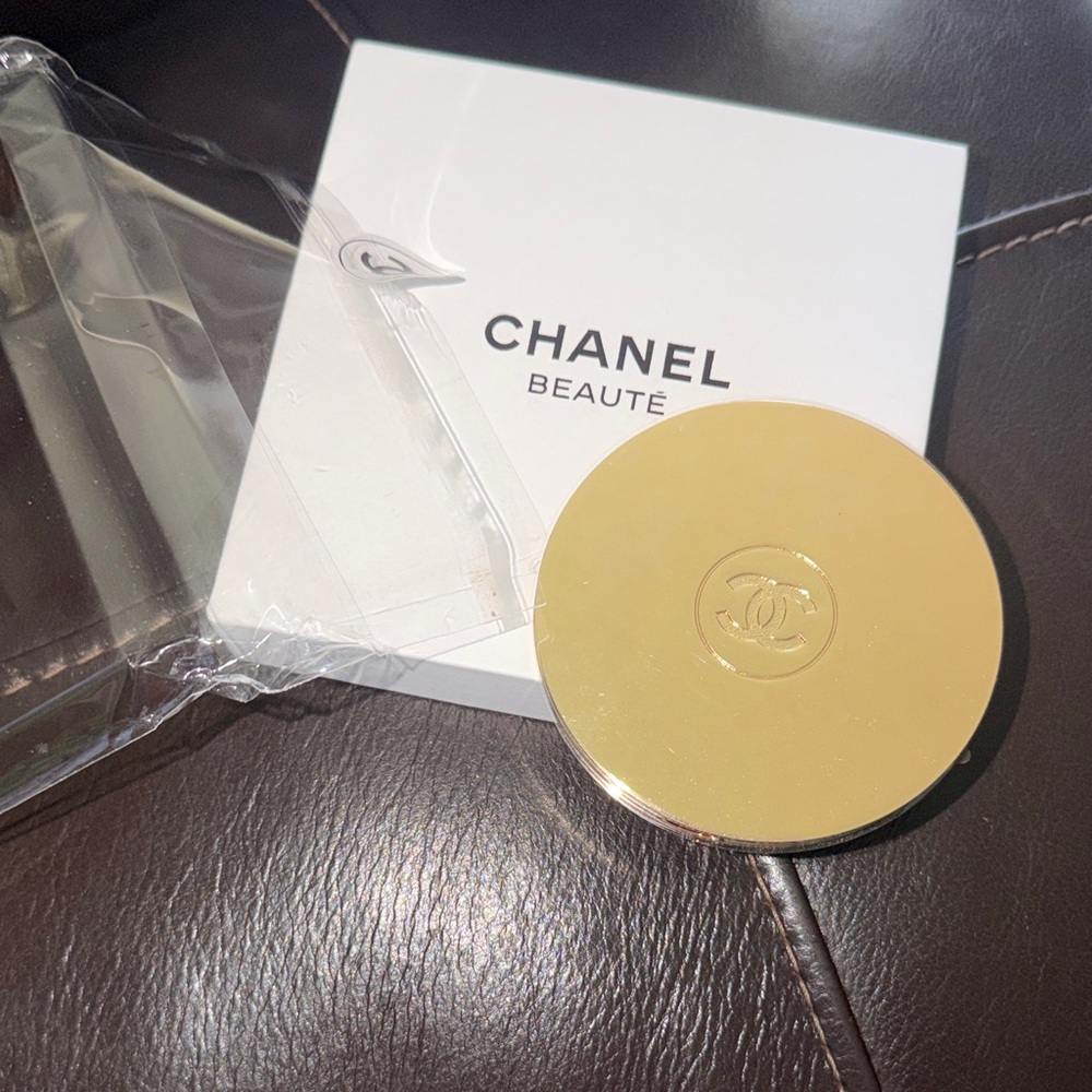 CHANEL Beauté Gold Compact Mirror